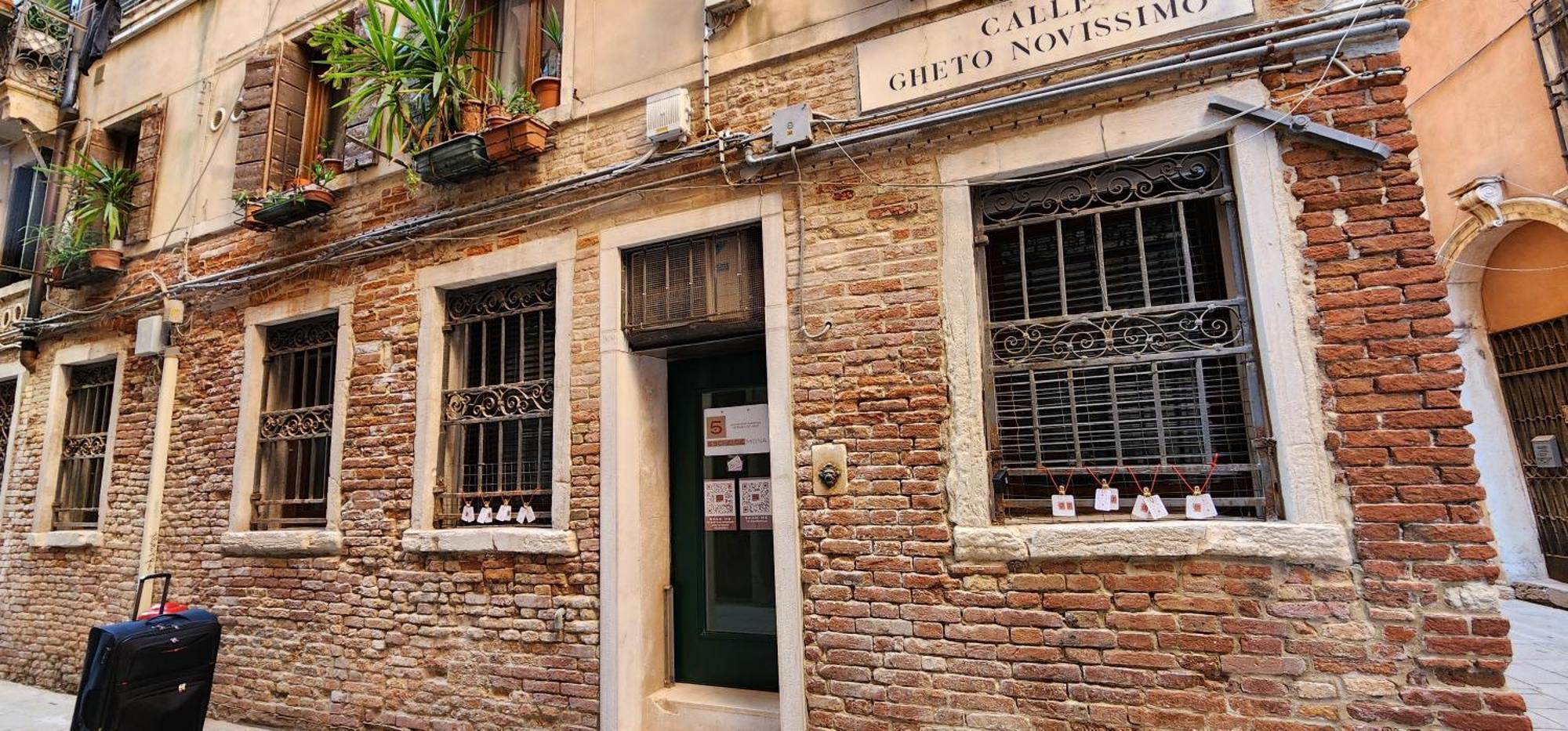 5 Schei De Mona: Venetian-Style Concierge Service Exterior photo
